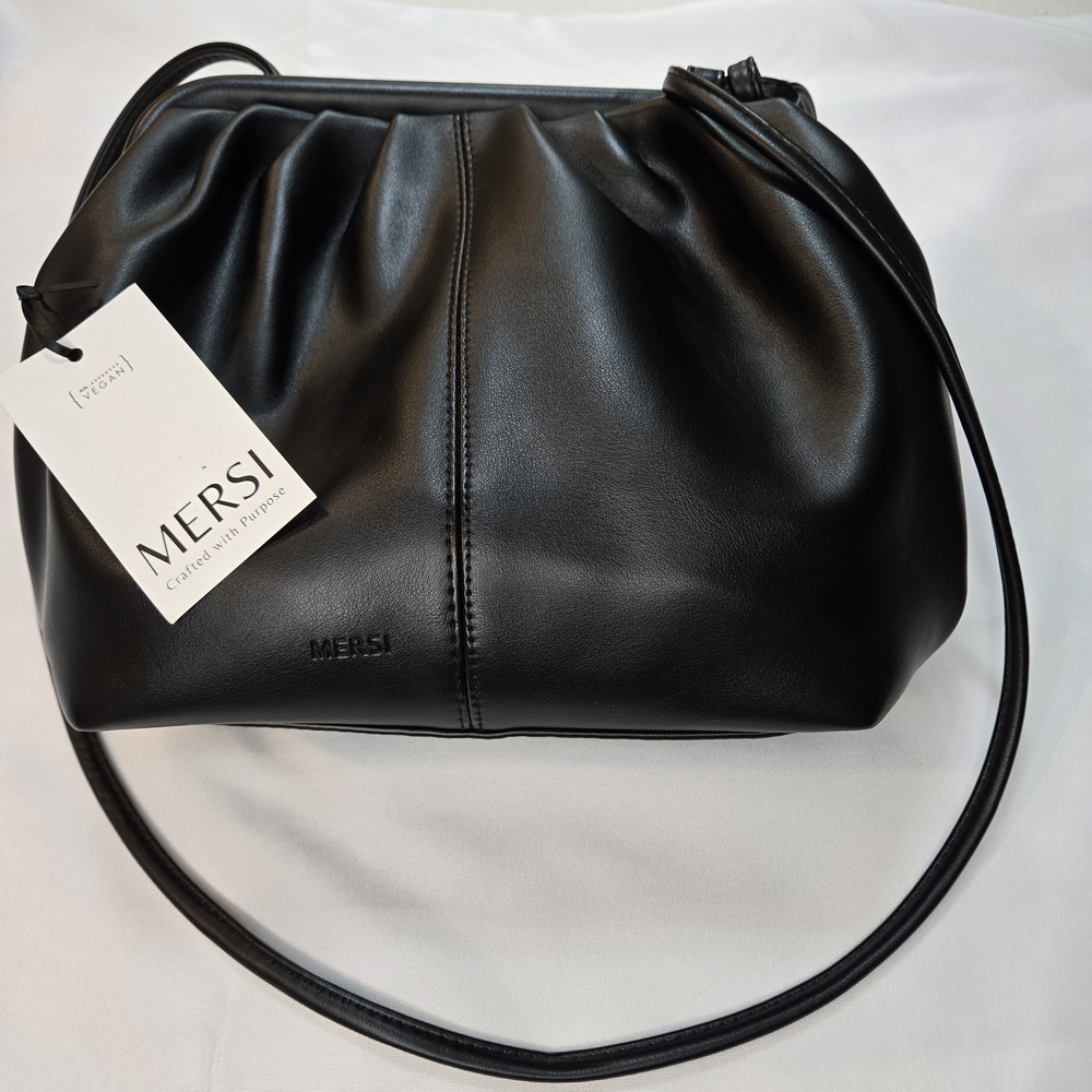 Mersi Black Leather Bag with Coral Lining - Picture 2 of 16